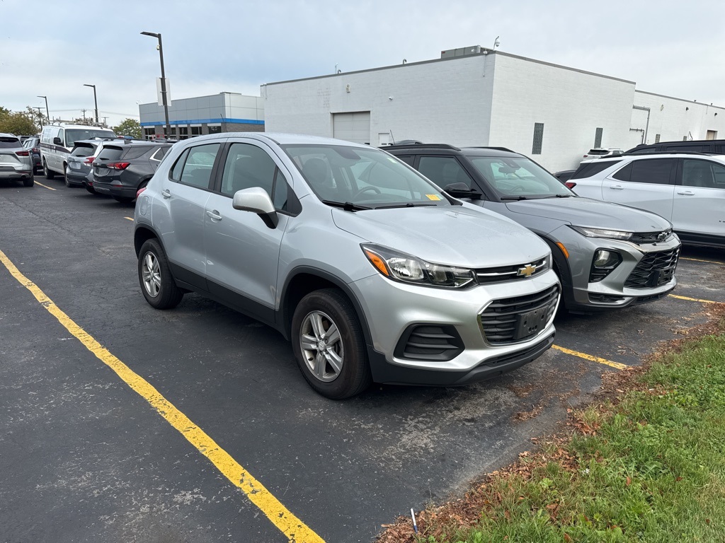 2020 Chevrolet Trax LS photo 2