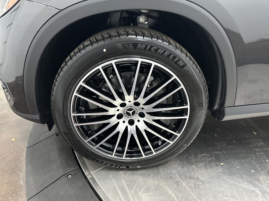 2025 Mercedes Benz GLC 300 photo 27