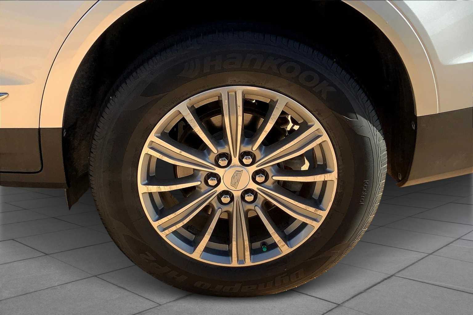 2017 Cadillac XT5 Luxury photo 9