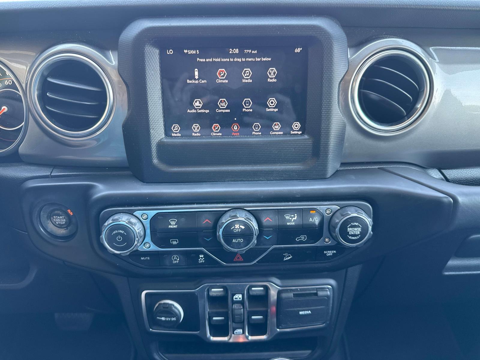 2020 Jeep Wrangler Unlimited Sahara photo 23