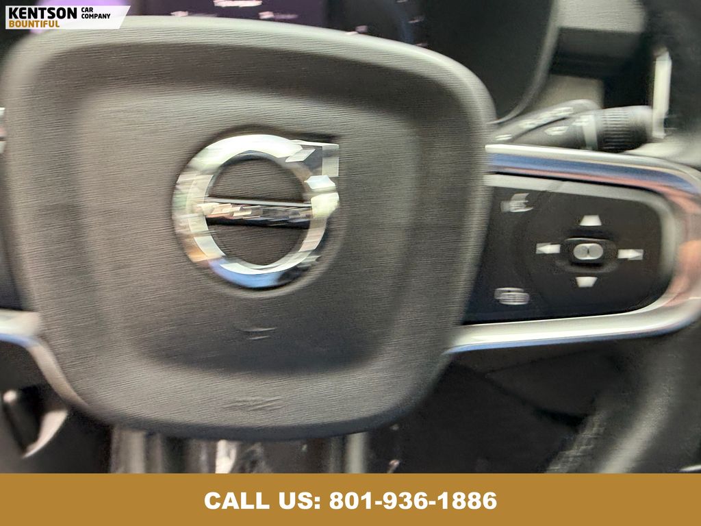 2025 Volvo XC40 Plus photo 18