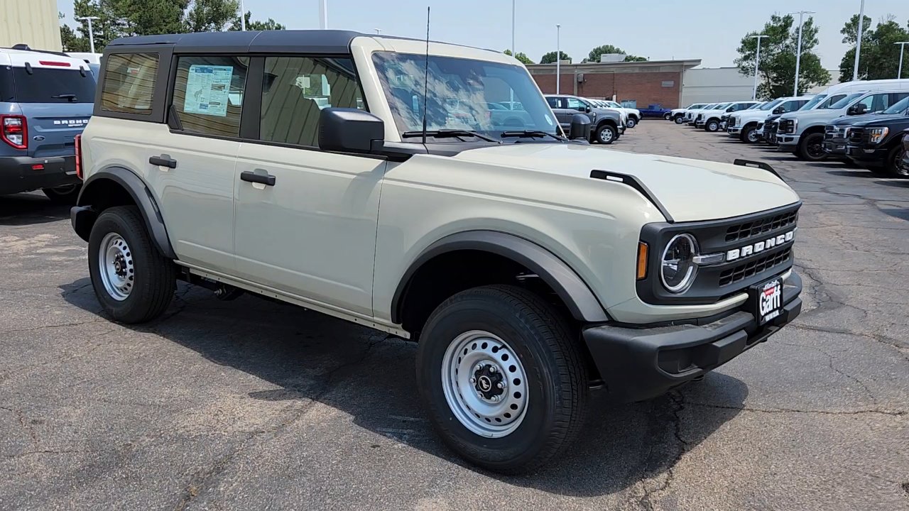 2025 Ford Bronco Base photo 12