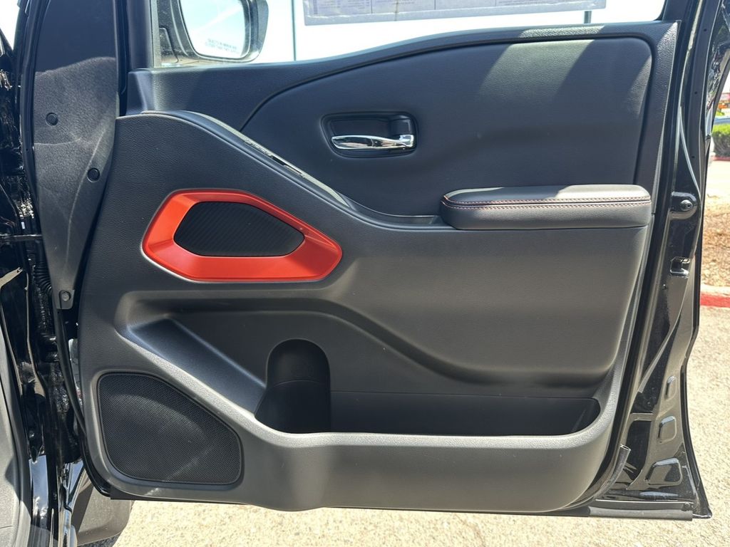 2025 Nissan Frontier PRO-4X photo 21