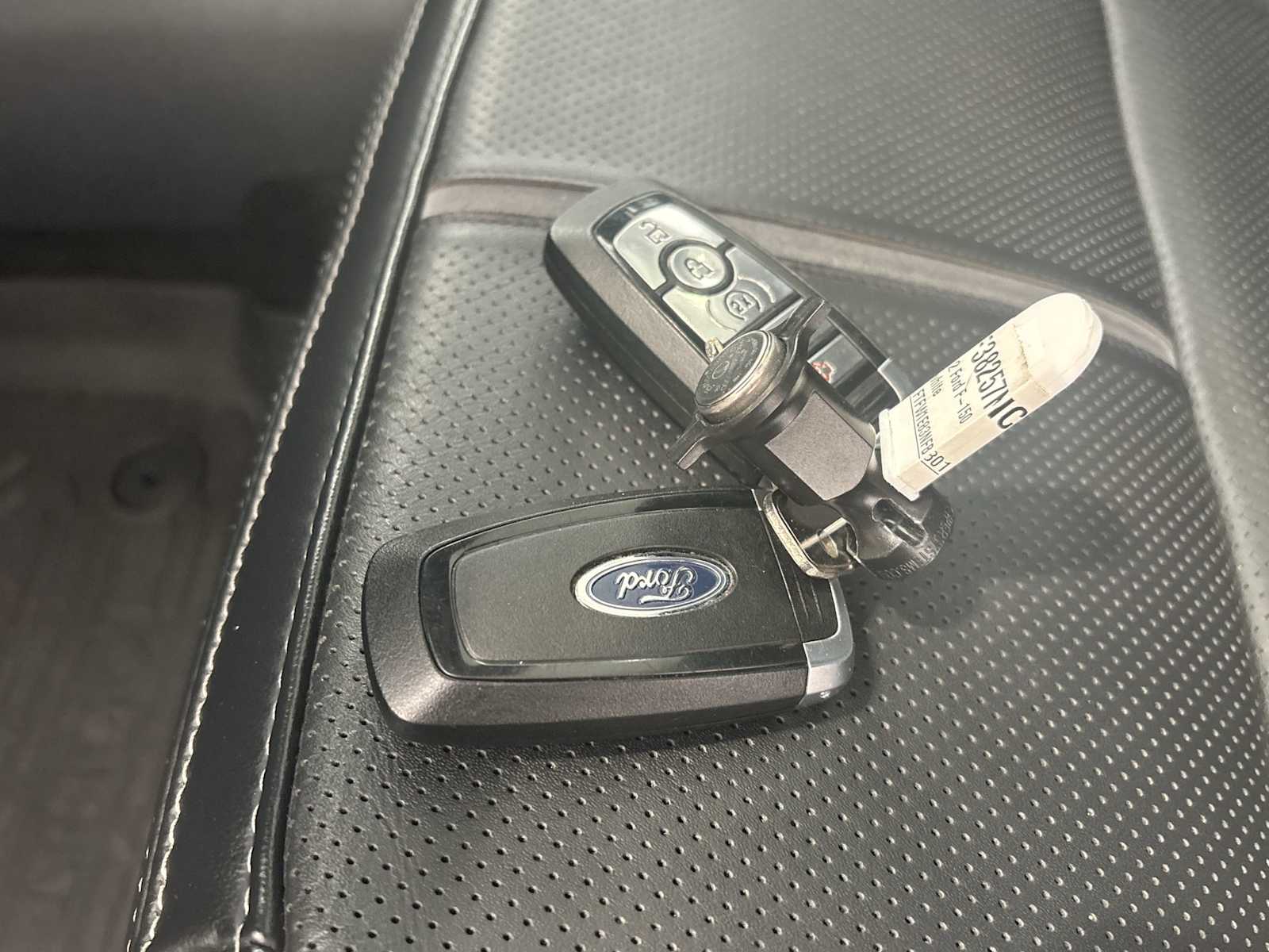 2022 Ford F-150 Platinum photo 30