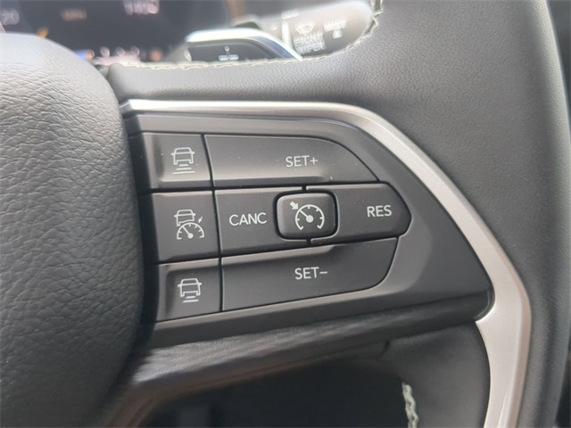 2025 Jeep Grand Cherokee Laredo photo 18