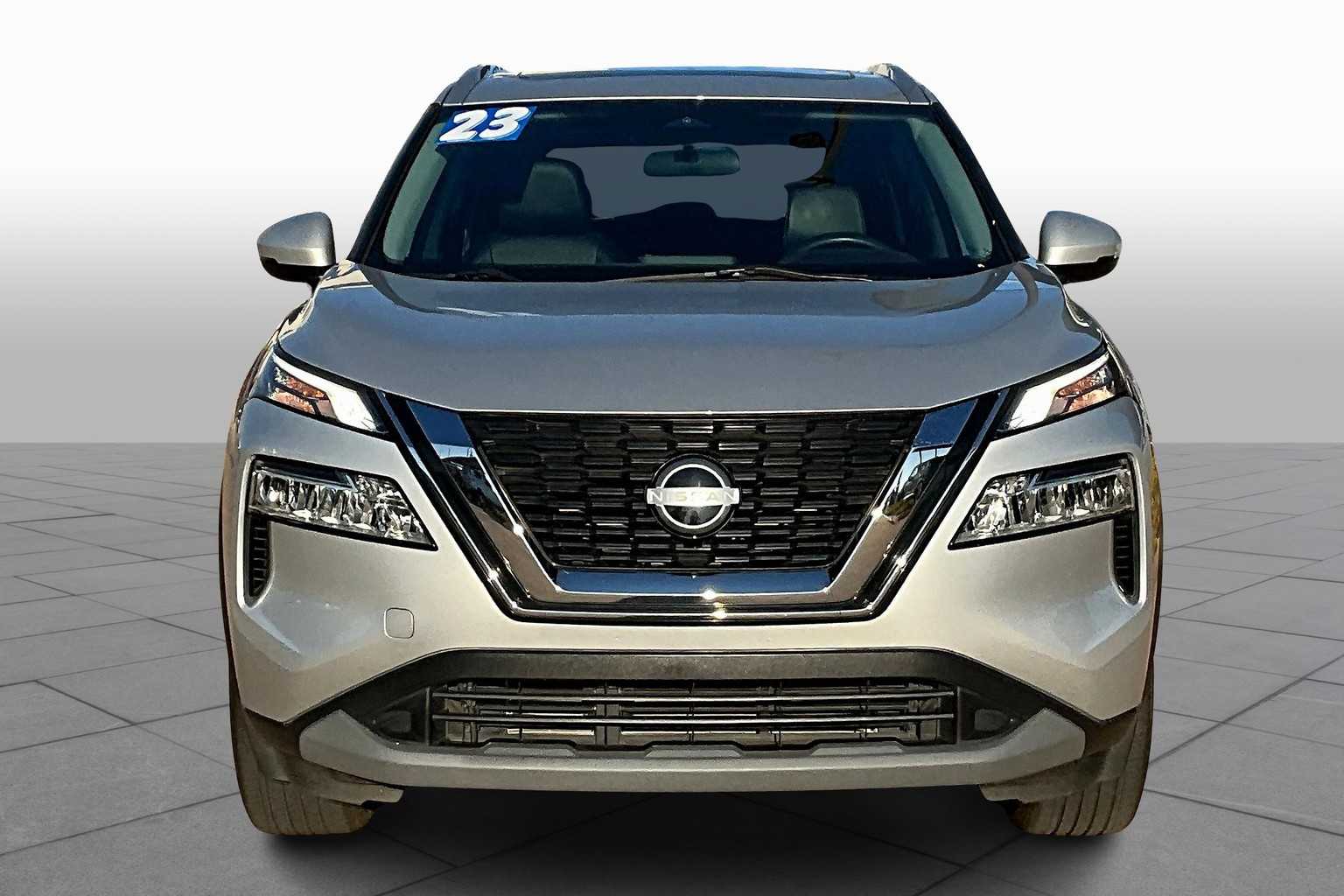 2023 Nissan Rogue SV photo 3