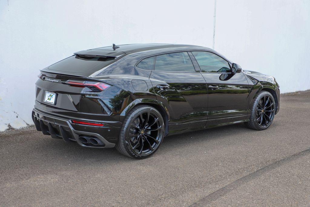 2021 Lamborghini Urus photo 5
