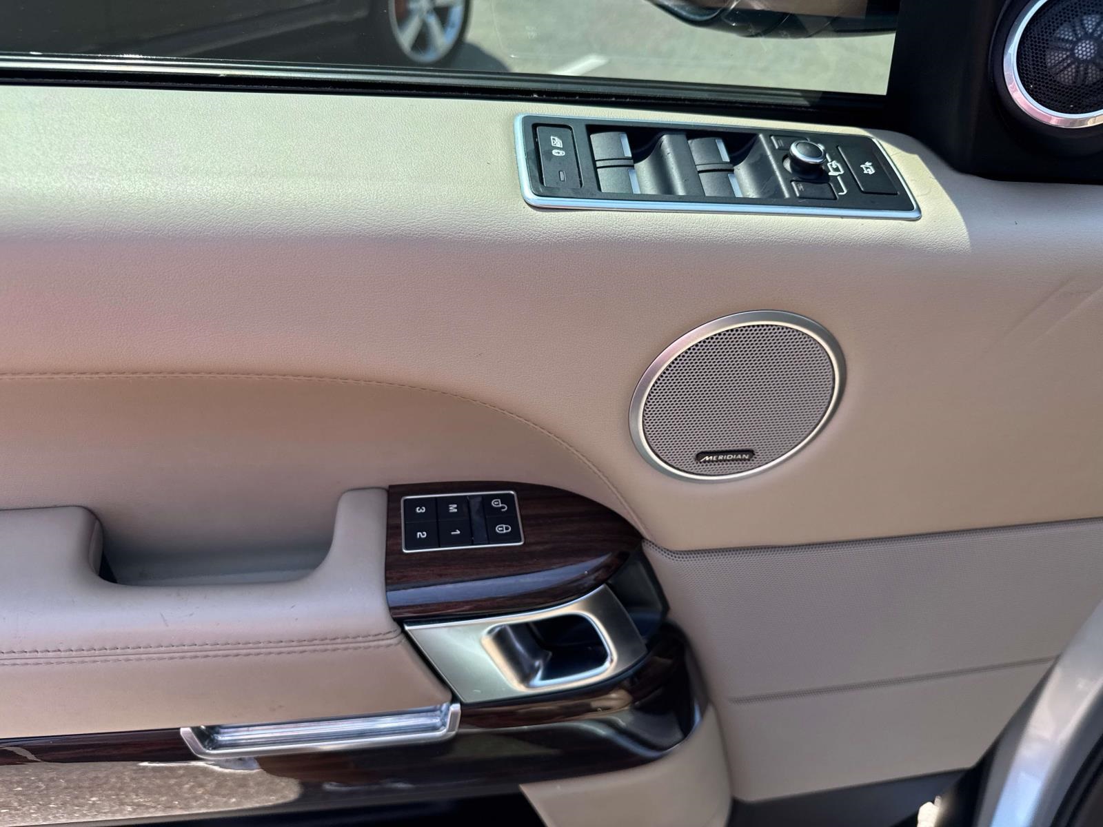 2016 Land Rover Range Rover SuperCharged HSE photo 19