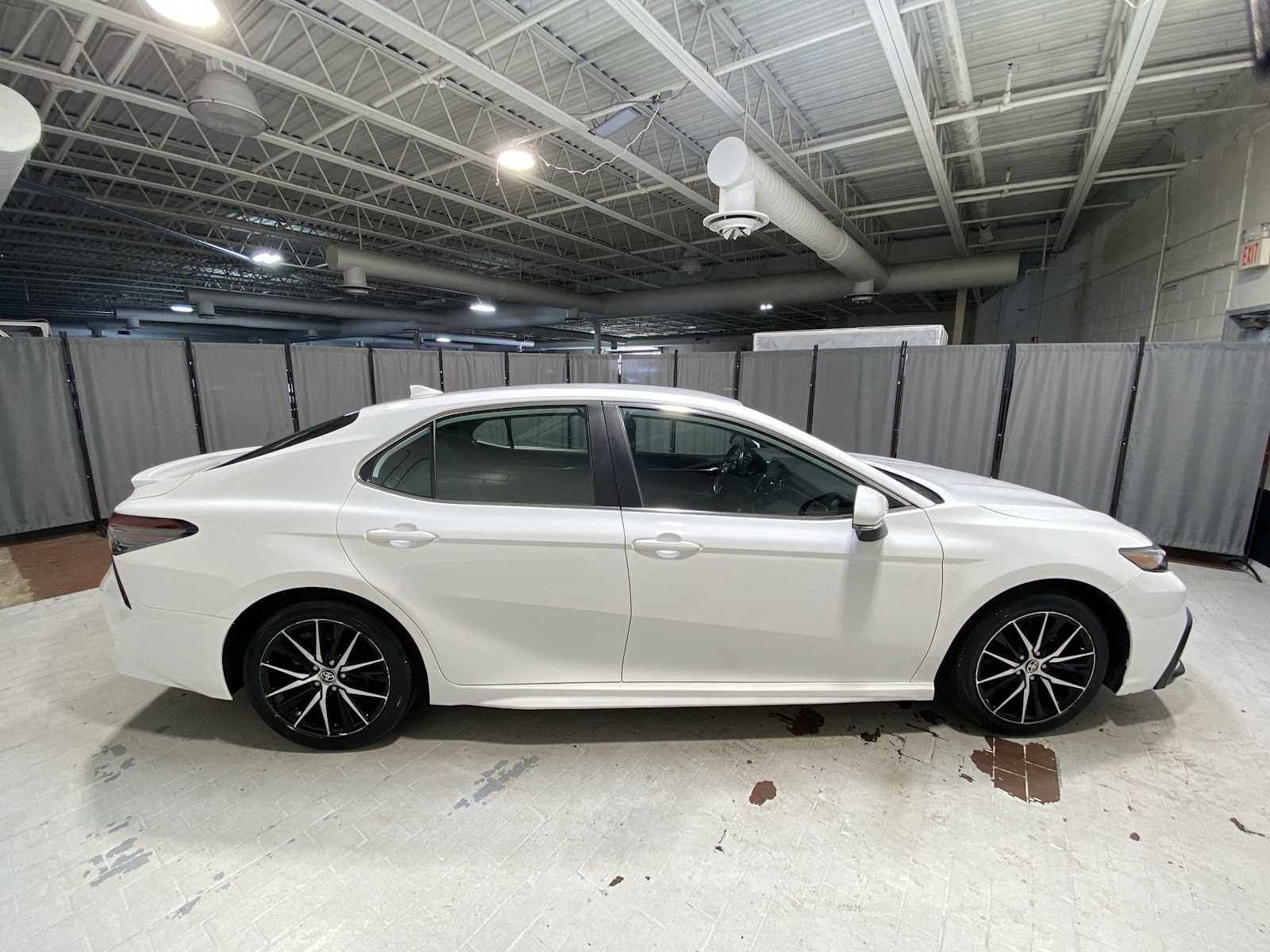 2022 Toyota Camry SE photo 24