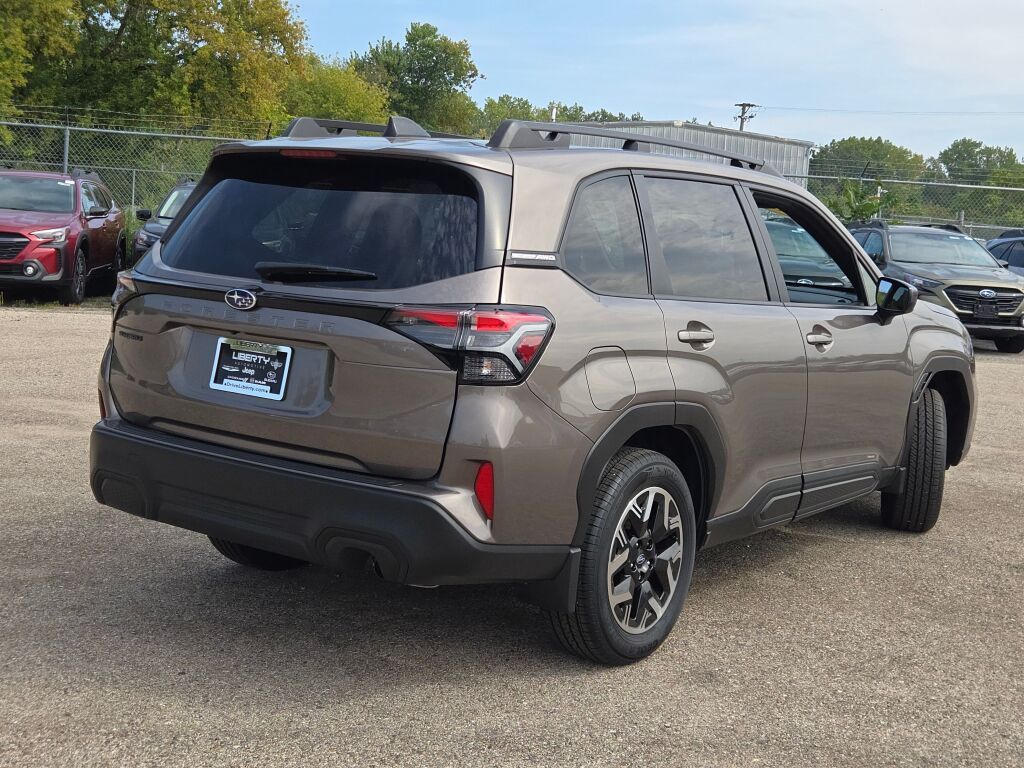 2025 Subaru Forester Premium photo 7