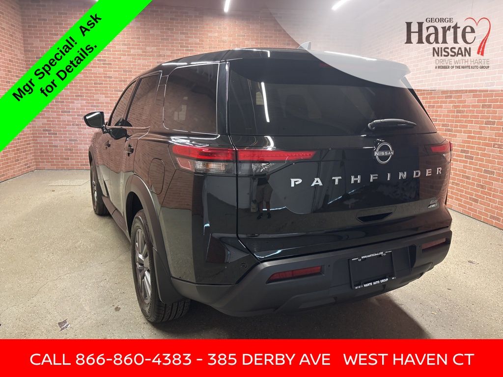2024 Nissan Pathfinder S photo 3