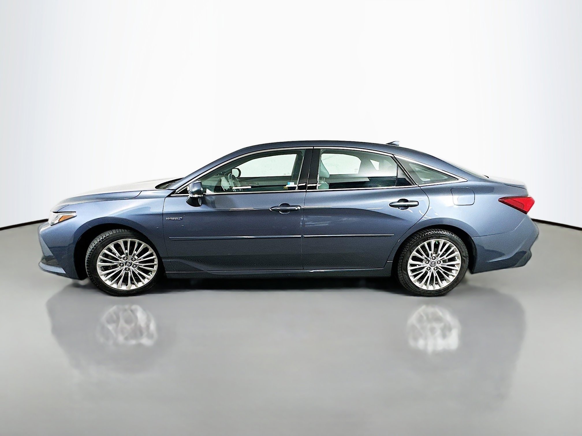 2019 Toyota Avalon Limited photo 3