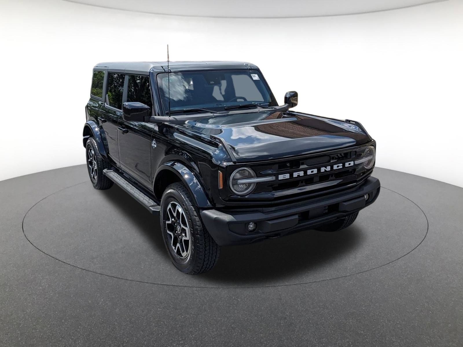 2023 Ford Bronco Outer Banks photo 3