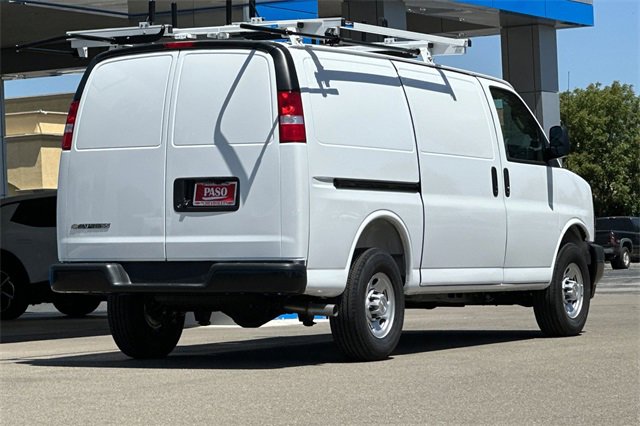 2025 Chevrolet Express Cargo 2500 photo 4