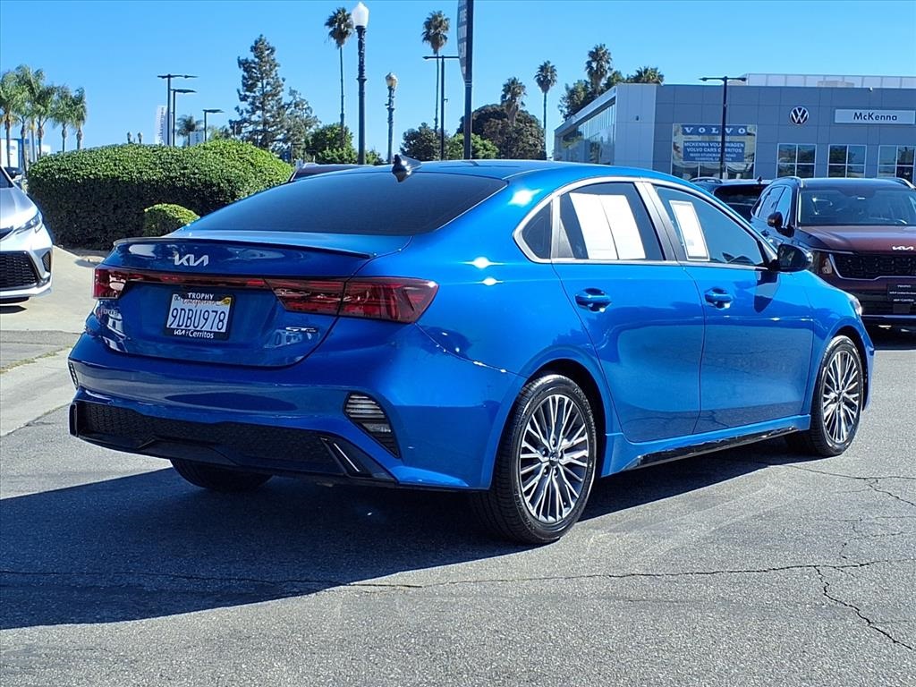 2023 Kia Forte GT-Line photo 2