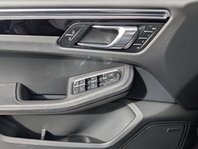 2024 Porsche Macan T photo 18