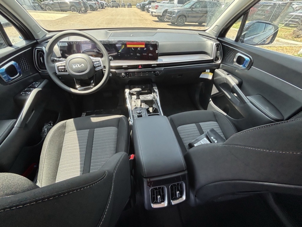 2026 Kia Sorento LX photo 9