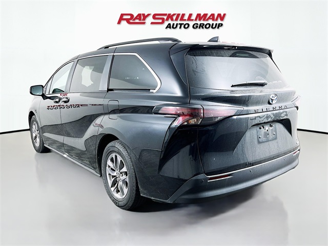 2024 Toyota Sienna XLE photo 5