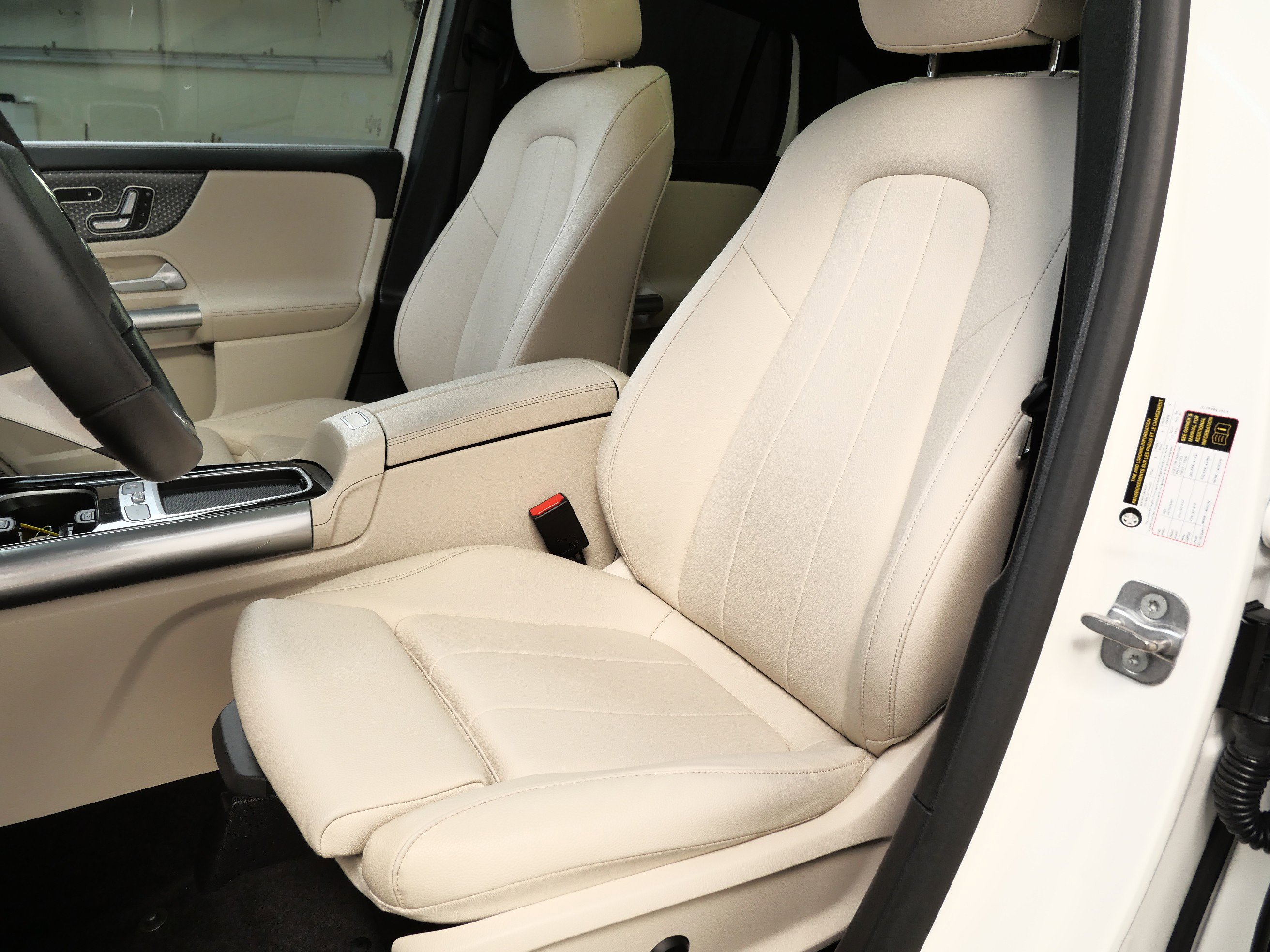 2024 Mercedes Benz GLA 250 4MATIC photo 2