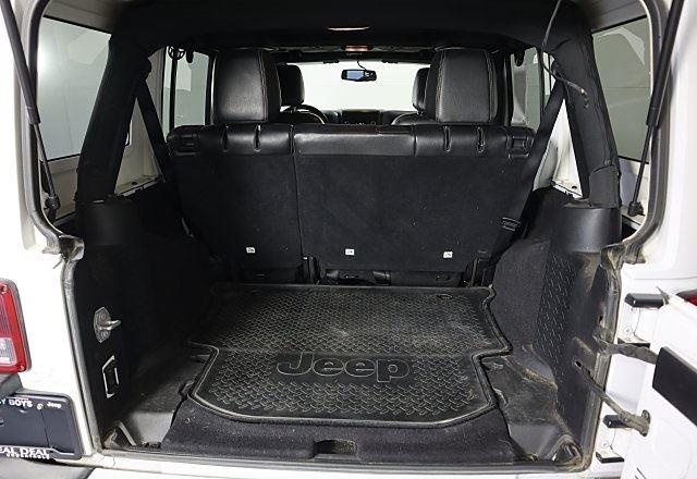 2016 Jeep Wrangler Unlimited Sahara photo 7