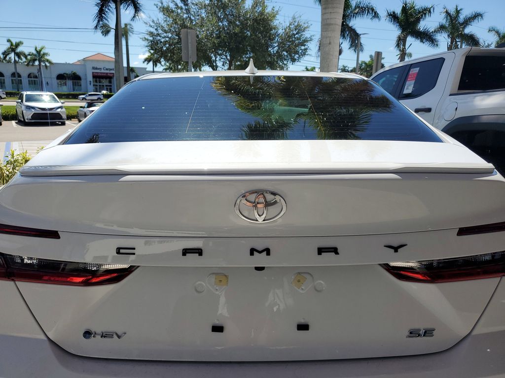 2025 Toyota Camry SE photo 13