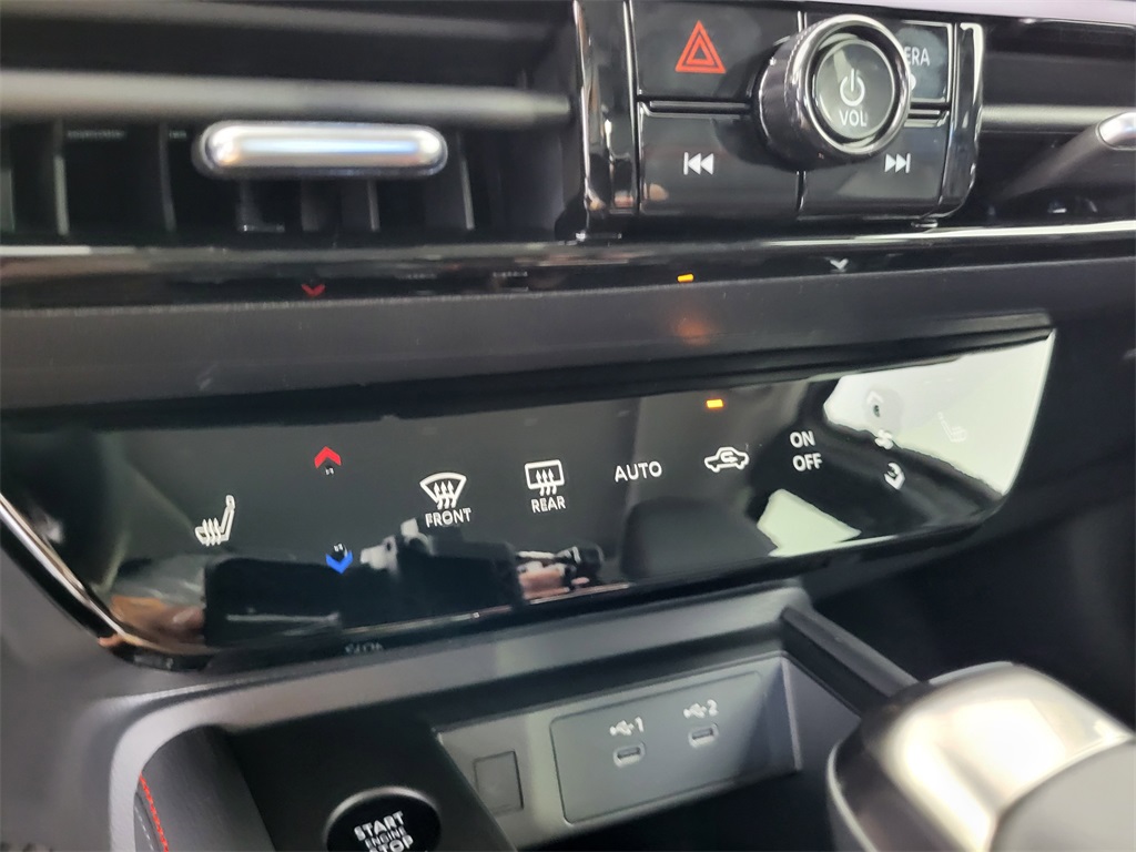 2025 Nissan Kicks SR photo 15