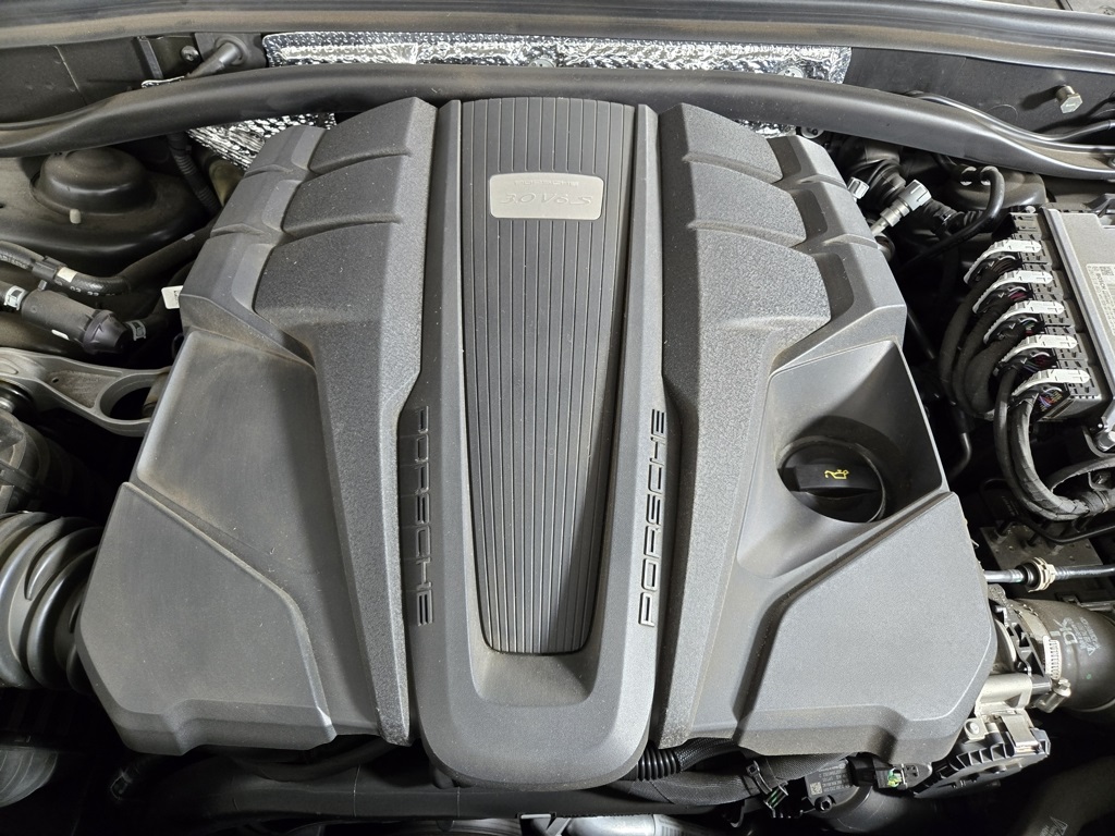 2021 Porsche Macan S photo 16