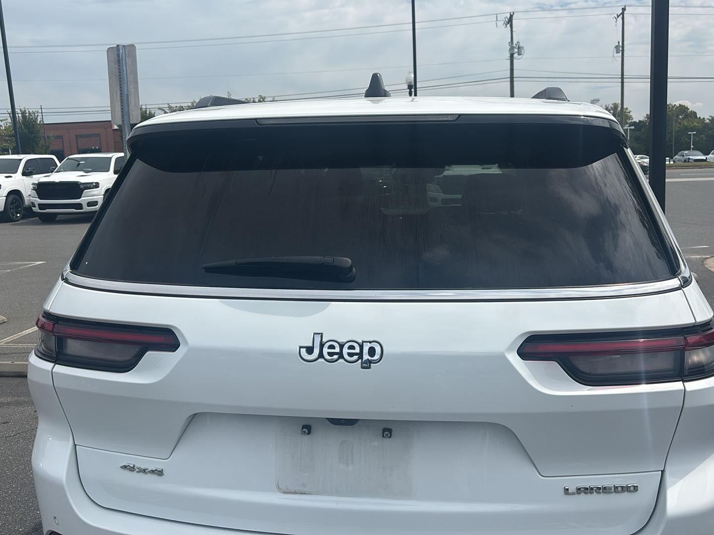 2023 Jeep Grand Cherokee Laredo photo 2