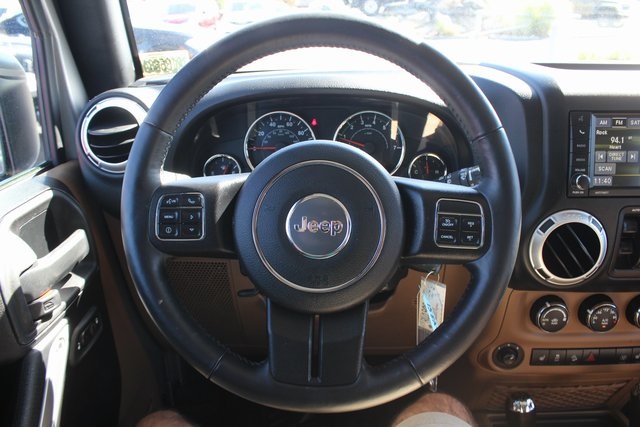 2015 Jeep Wrangler Unlimited Sahara photo 8