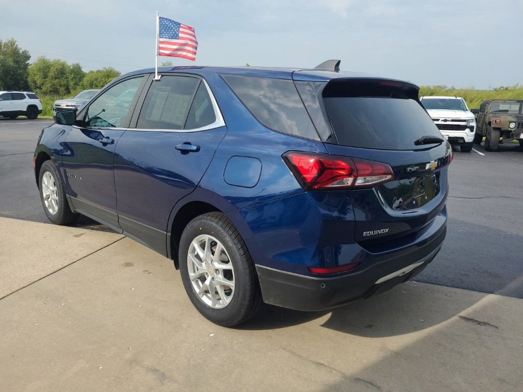 2022 Chevrolet Equinox LT photo 3