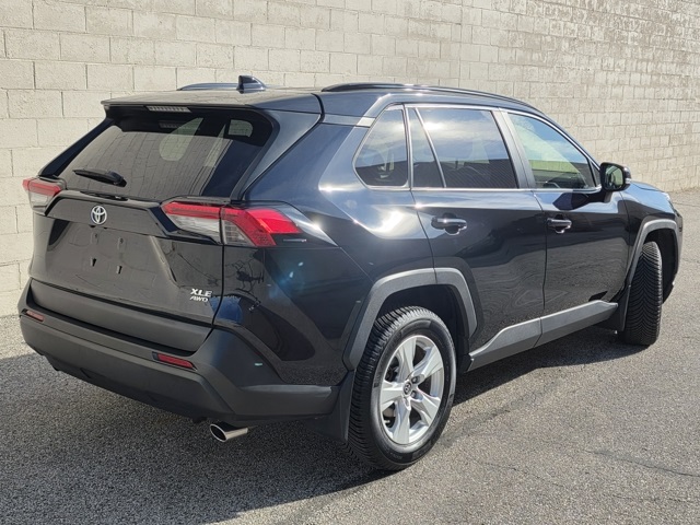 2019 Toyota RAV4 XLE photo 4