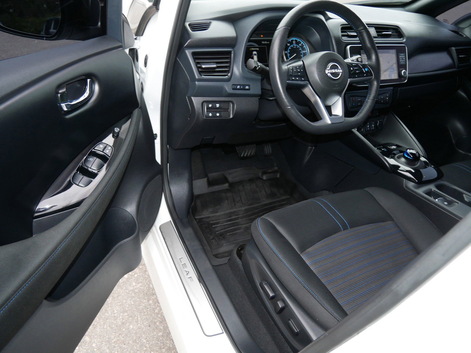 2024 Nissan Leaf SV Plus photo 9