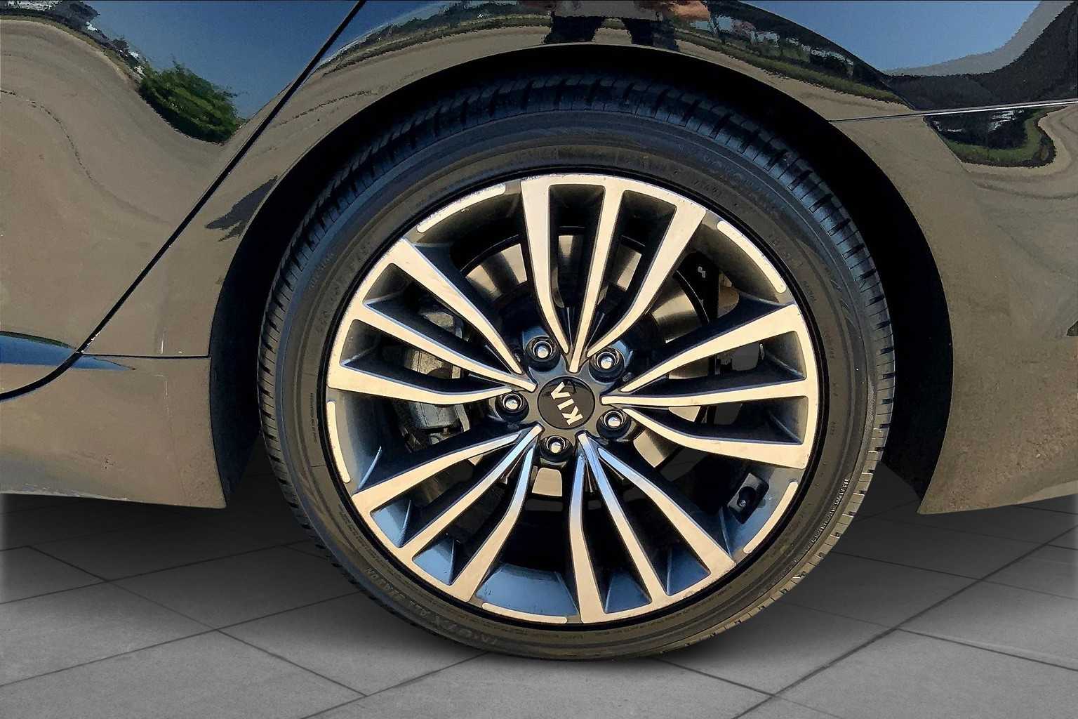 2018 Kia Stinger Premium photo 9