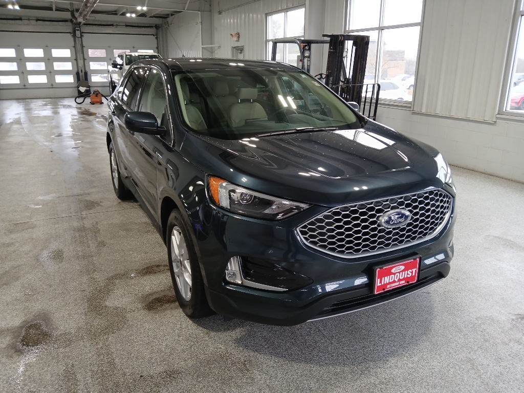 2024 Ford Edge SEL photo 2