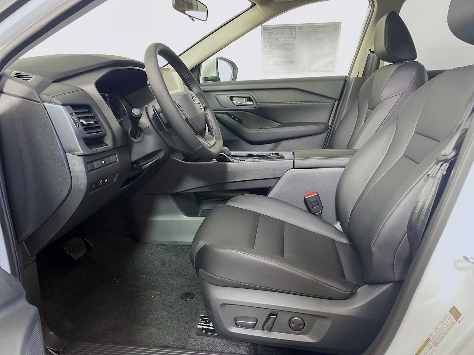 2026 Nissan Rogue SV photo 4