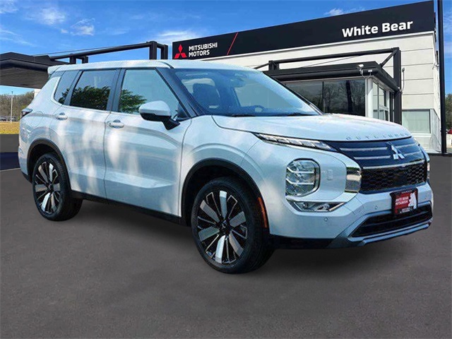 2025 Mitsubishi Outlander SE's photo