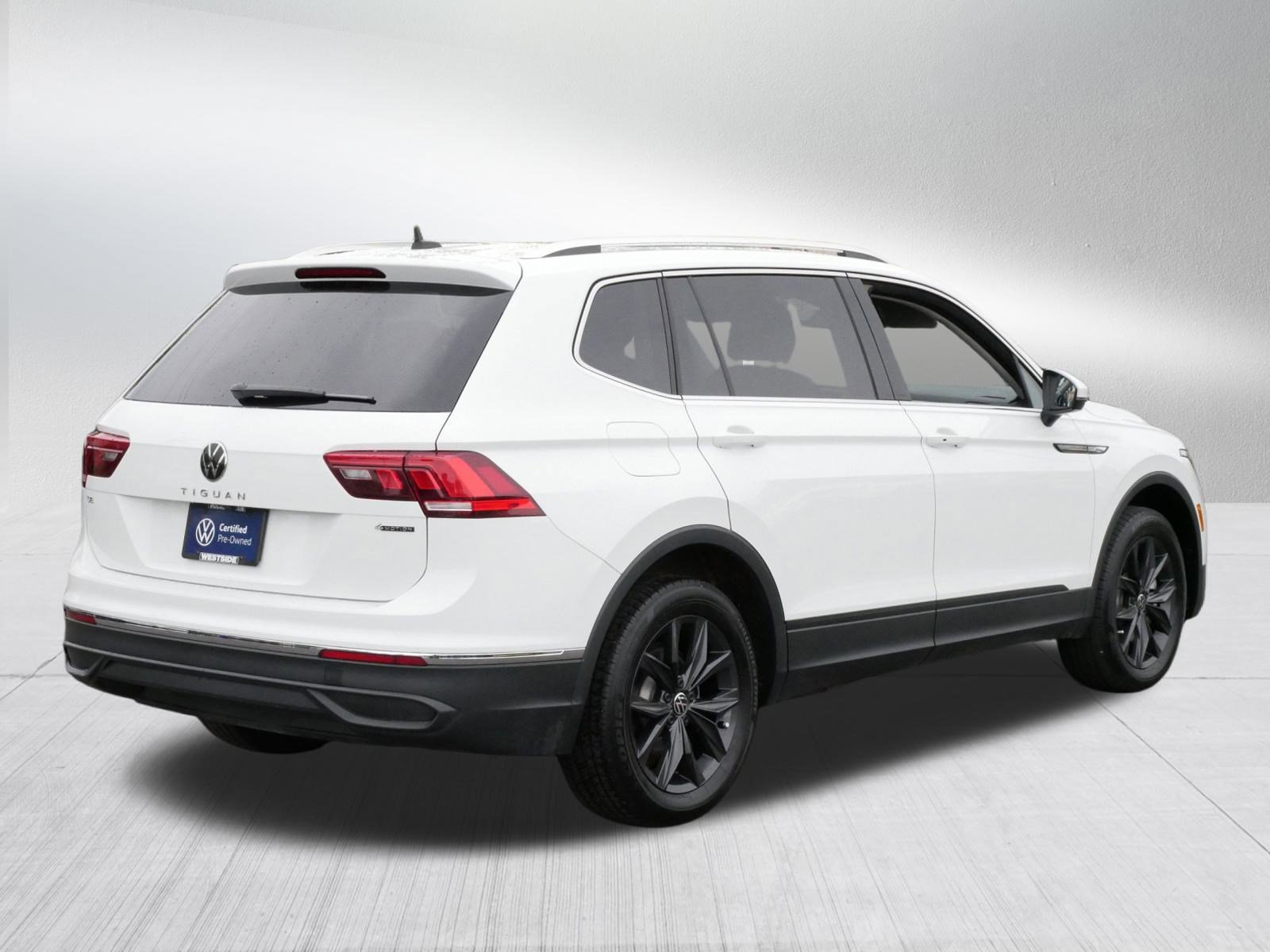 2024 Volkswagen Tiguan SE Wolfsburg Edition photo 7