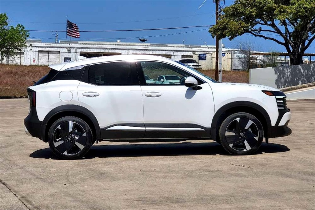 2025 Nissan Kicks SR photo 3
