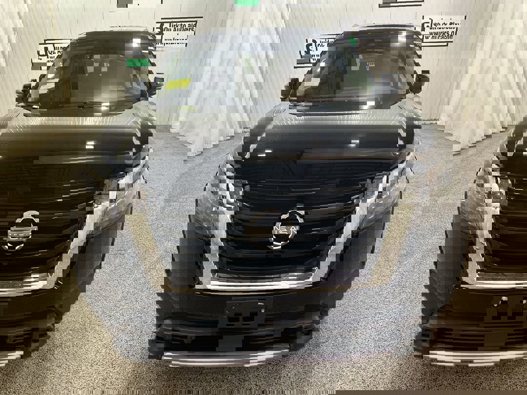 2025 Nissan Pathfinder SL photo 2