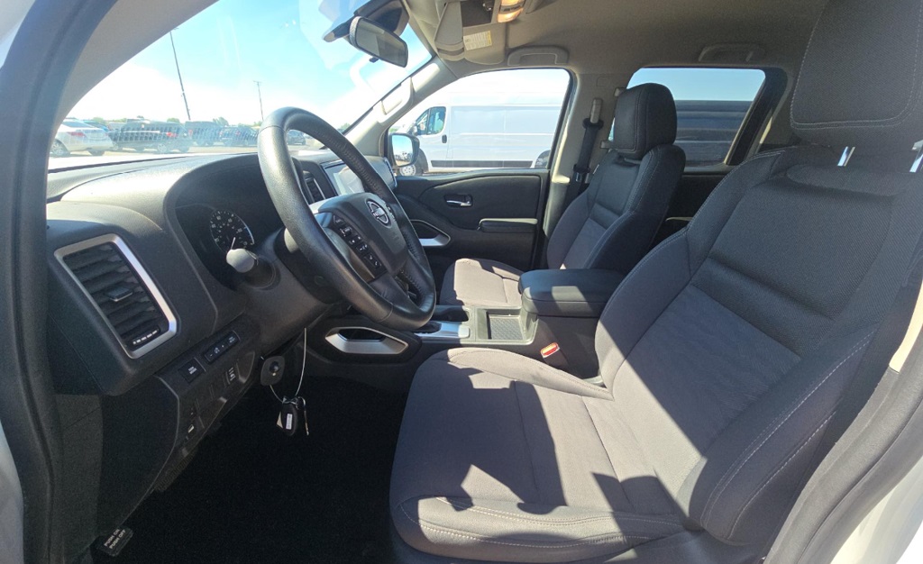 2024 Nissan Frontier SV photo 2