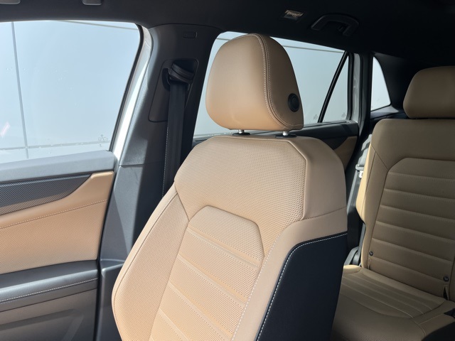 2025 Volkswagen Atlas Cross Sport SEL R-Line photo 42
