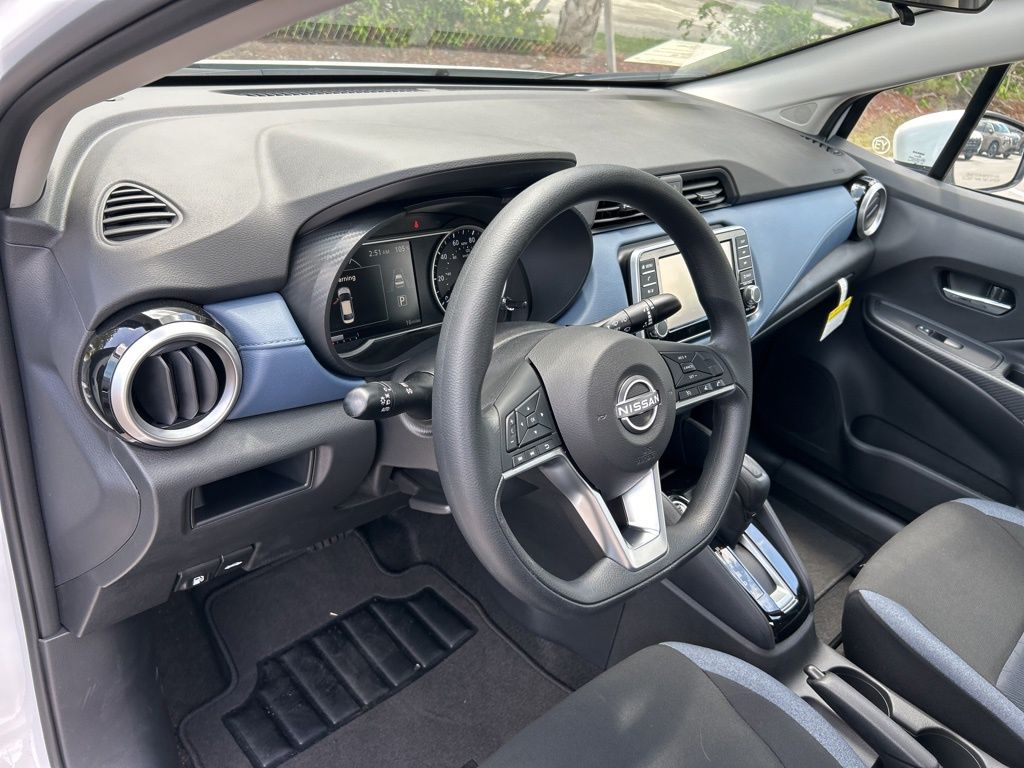 2025 Nissan Versa SV photo 14