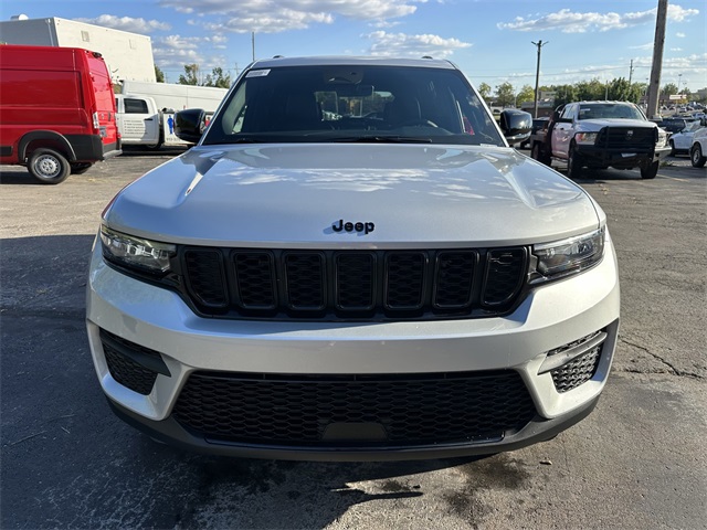 2025 Jeep Grand Cherokee Altitude X photo 3