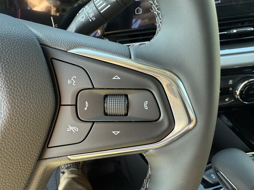 2025 Chevrolet Trax LT photo 3