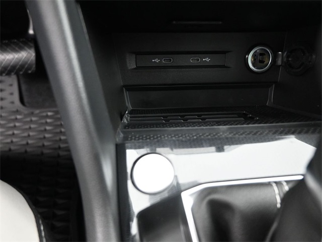 2025 Volkswagen Taos SE photo 4