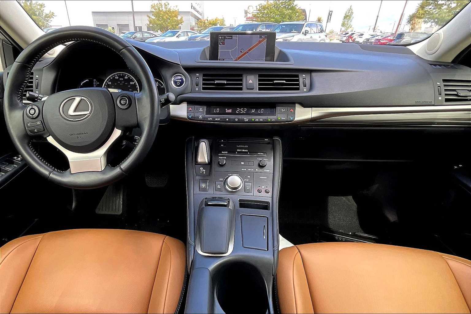 2014 Lexus CT 200h photo 12