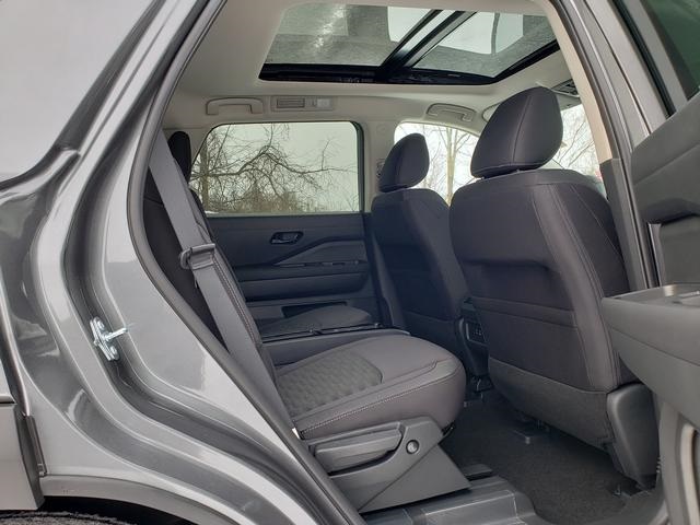 2025 Nissan Pathfinder SV photo 17