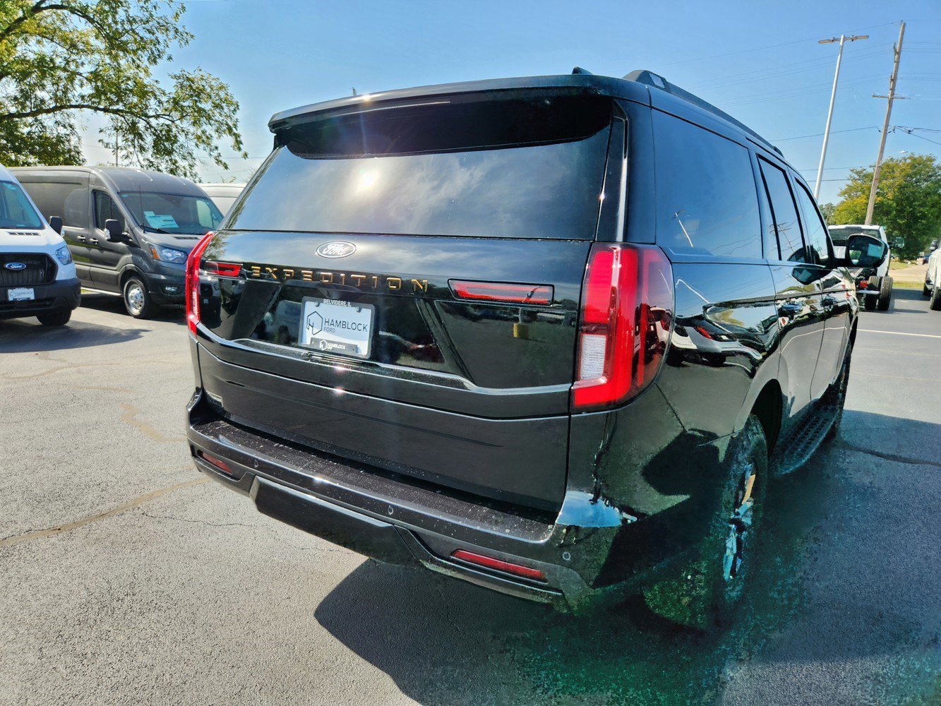 2025 Ford Expedition photo 2