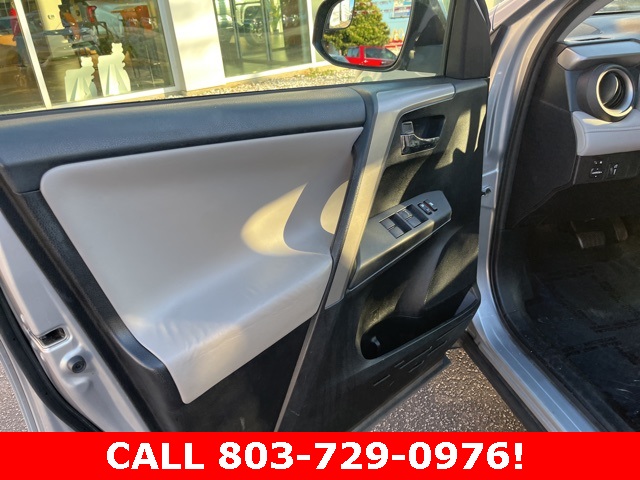 2016 Toyota RAV4 XLE photo 5