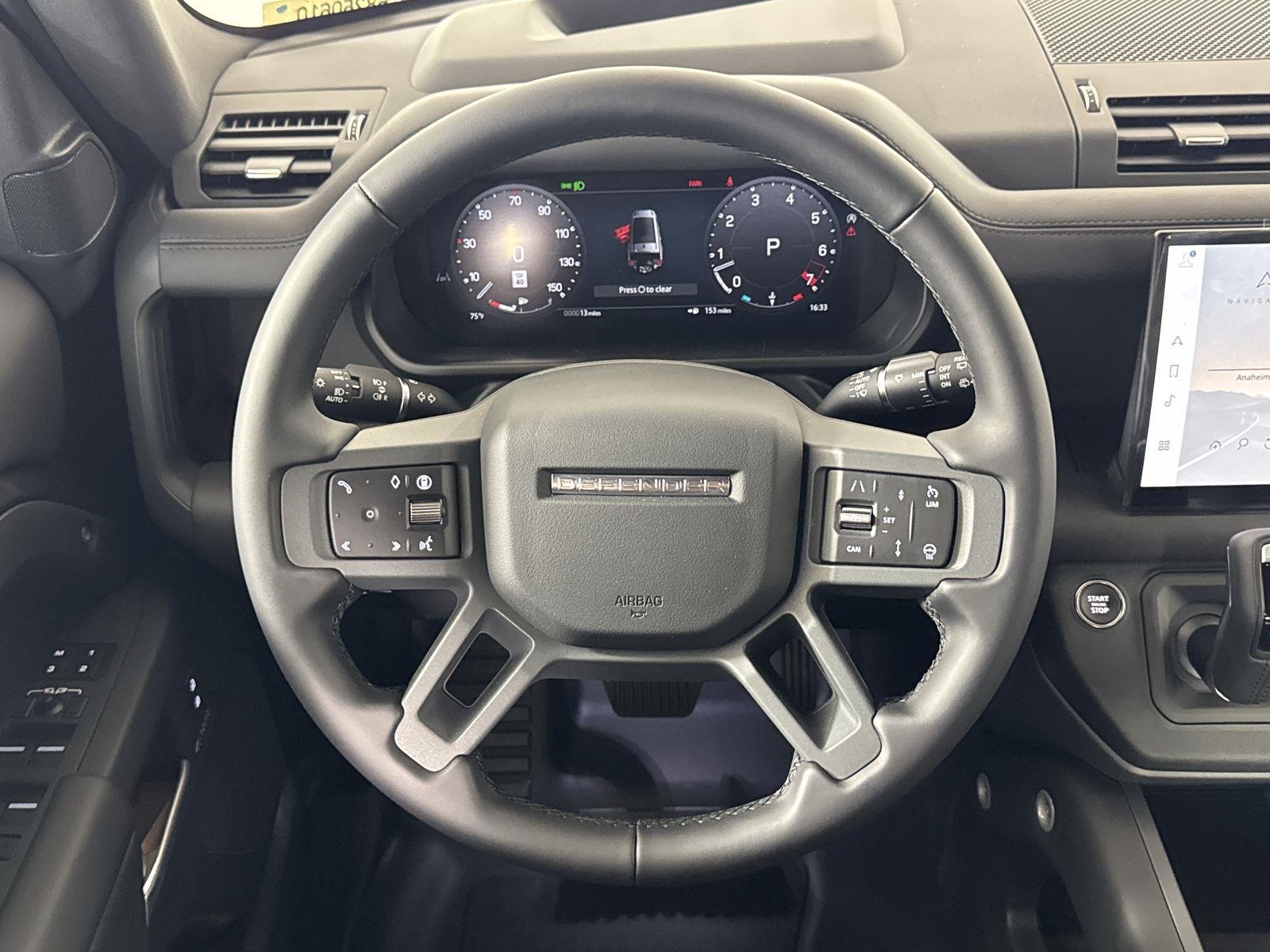 2025 Land Rover Defender 130 X-Dynamic SE photo 12
